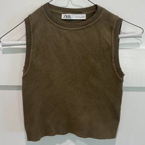Sleeveless Ribbed Crop Top (olive green)